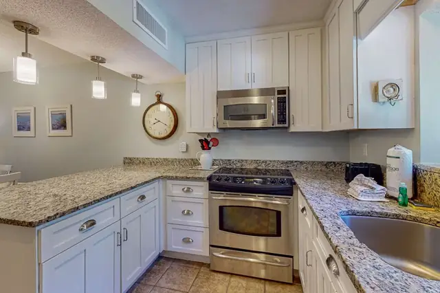 Kitchen at Hickory Cove 49
